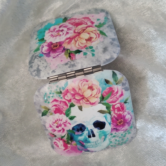 Floral skull compact mirror - blue & pink square - Picture 3 of 4